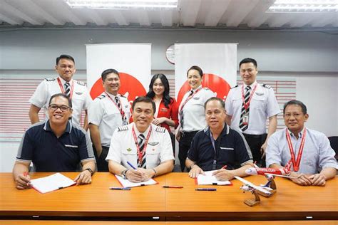 AirAsia launches free program for aspiring pilots in PHL.